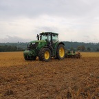 John Deere 6155R bei der Arbeit